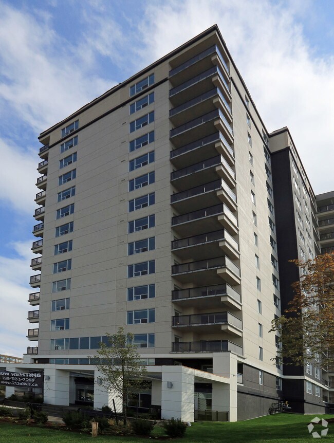 212 Davis Apartments Apartments 212 Davis Dr Newmarket, ON