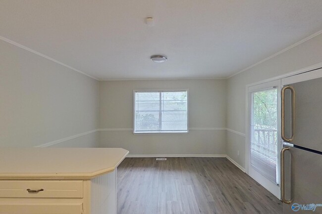 Building Photo - 5169 Beacon Dr