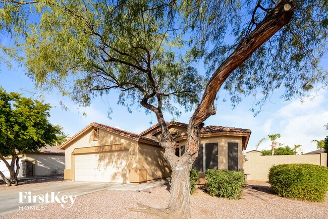 Foto del edificio - 13414 W Port Royale Ln