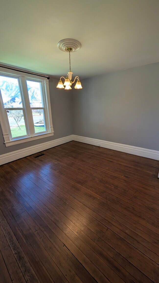 Dormitorio 1 - 2135 Adams Ave