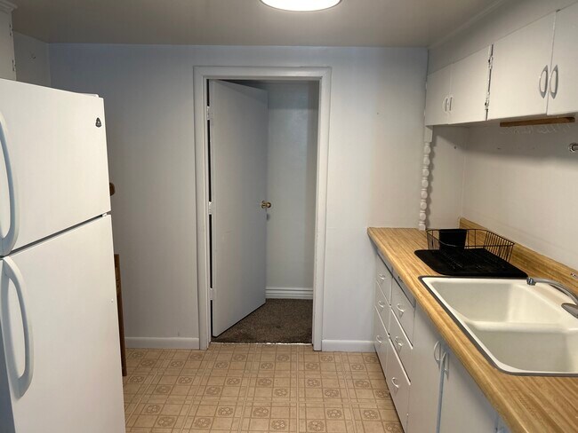Building Photo - 316 E 700 S