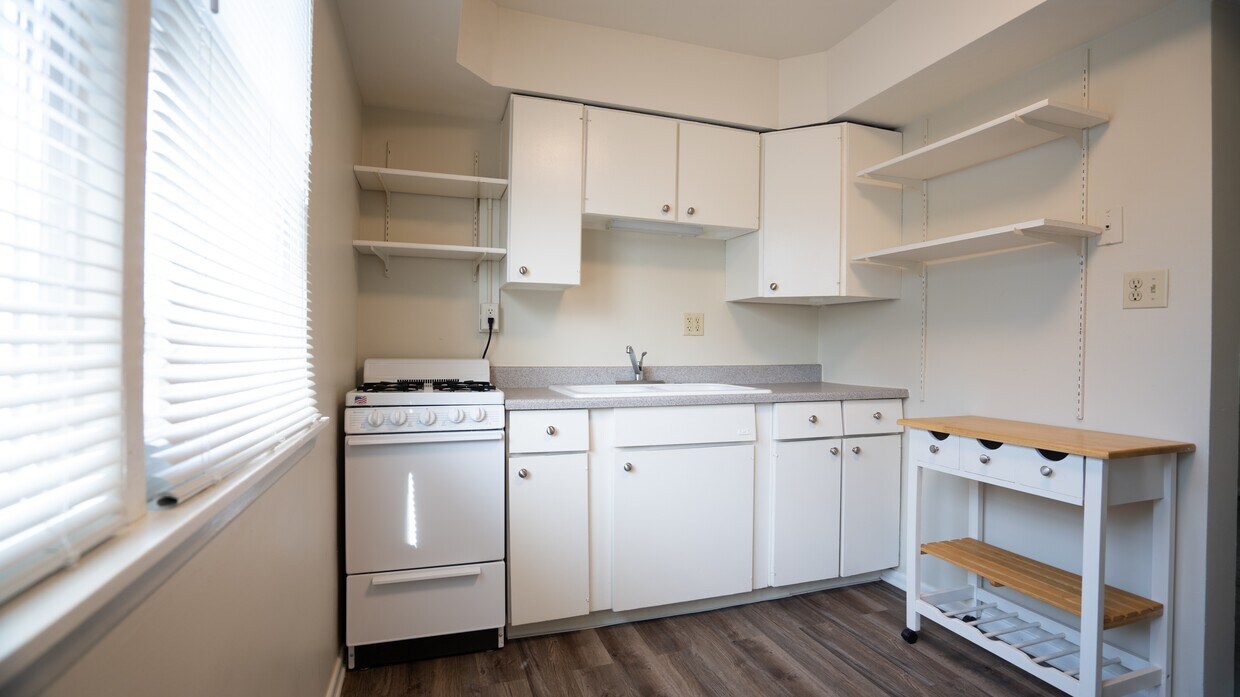 Kitchen - 140 N Washington St