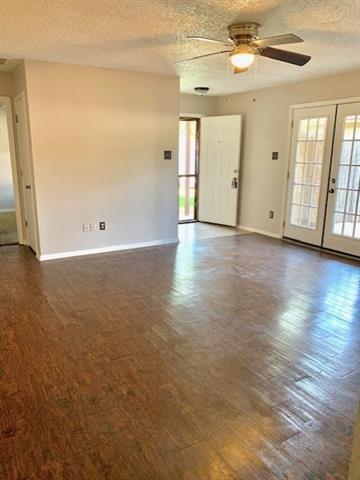 Foto del edificio - 717 Bluebonnet Dr