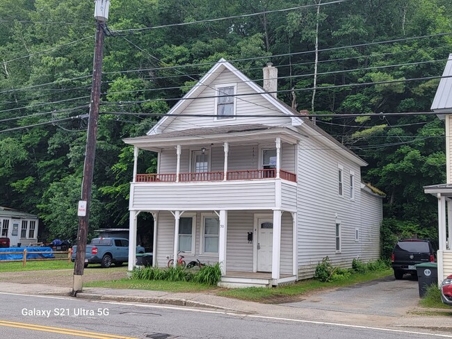 Building Photo - Cozy 3 Bedroom Unit