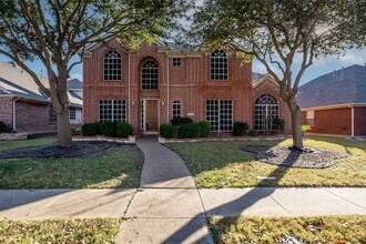 Building Photo - 9943 Red Cedar Dr