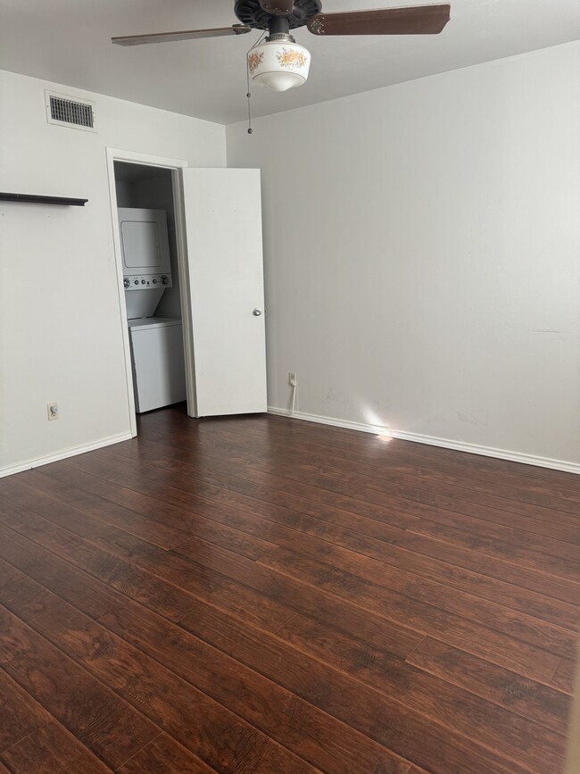 washer dryer room - 2802 Escada Dr