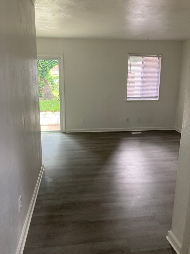Building Photo - 6524 Pasteur Ct