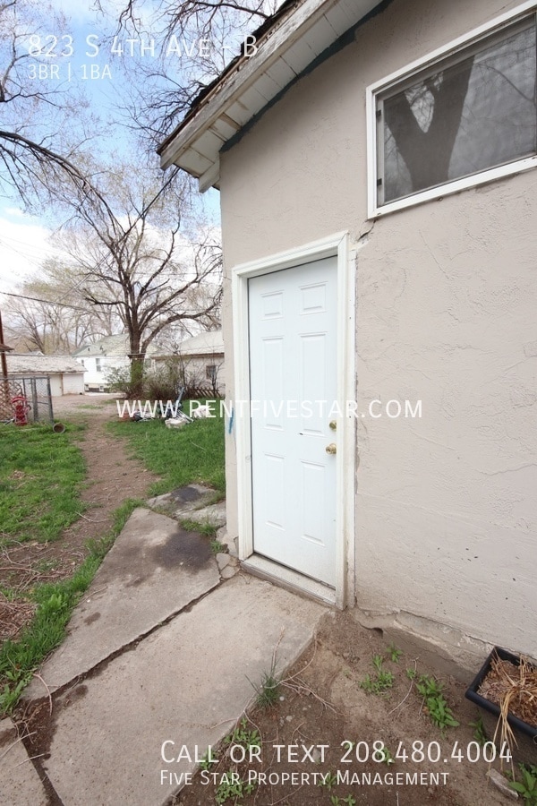 Building Photo - 823 S 4th Ave