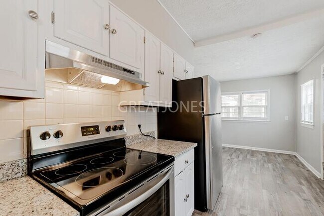 Foto del edificio - NOW OFFERING HALF OFF THE FIRST FULL MONTH...