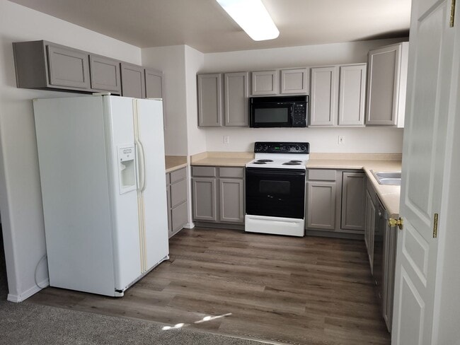 Building Photo - 5561 Prairie Schooner Dr