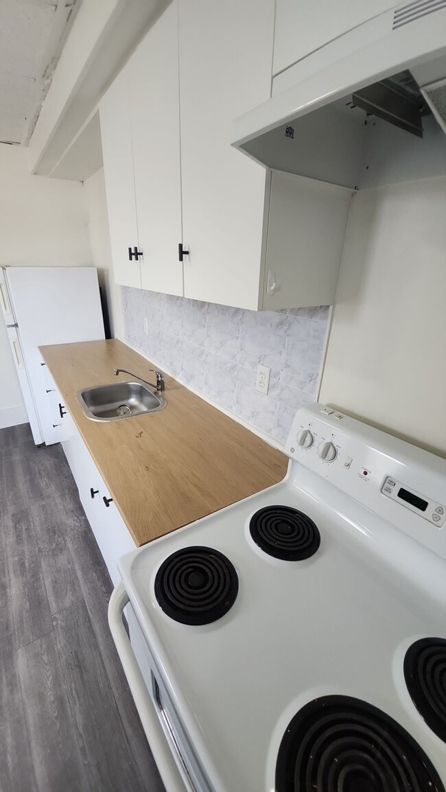 Building Photo - 64 Walker St