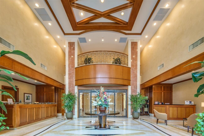 Building Photo - 347 N New River Dr E