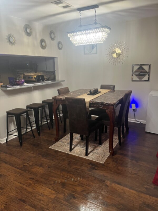 Foto del edificio - 594 Windchase Ln