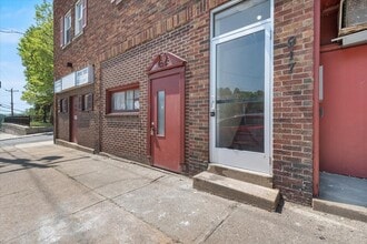 Building Photo - 915 Chartiers Ave