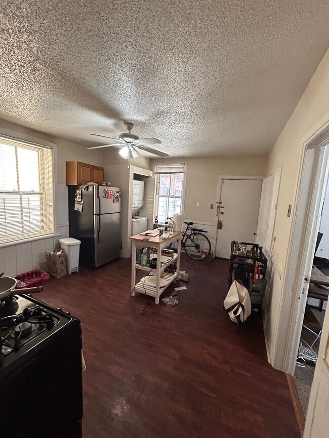 Foto del edificio - 2718 N Wilton Ave