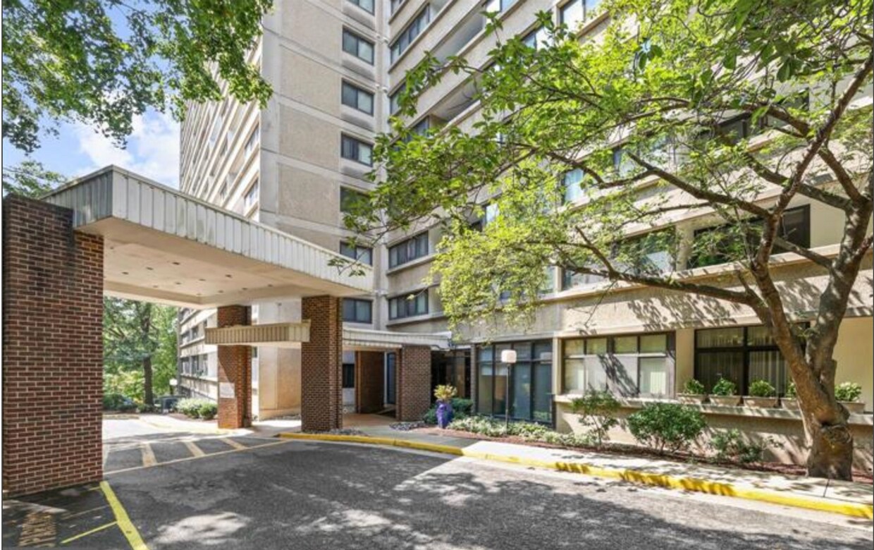 Bright And Spacious 2 Bed 2 Bath Condi With Balcony In Vibrant Highpointe - Bright And Spacious 2 Bed 2 Bath Condi With Balcony In Vibrant Highpointe