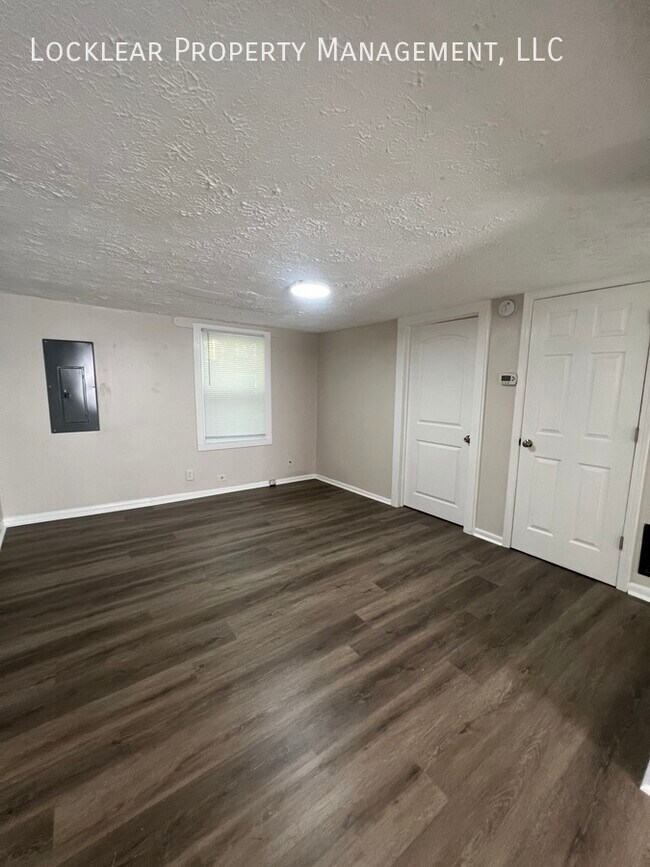 Foto del edificio - Charming 2 Bedroom Available Today!