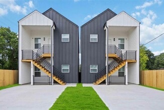 Building Photo - 328 Clearwater St