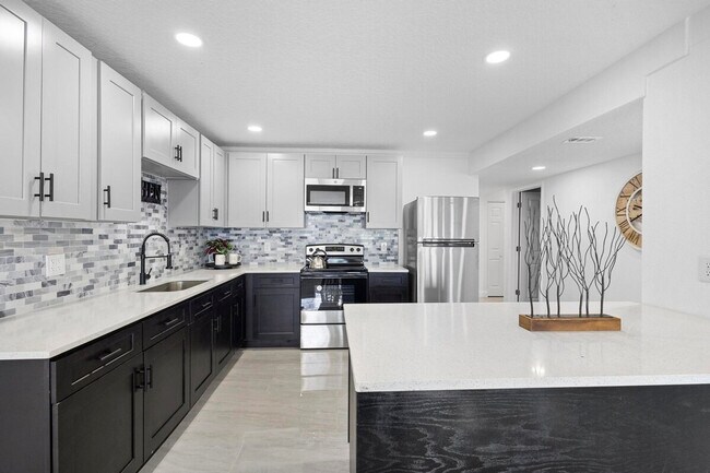 Foto del edificio - 1780 Lake St