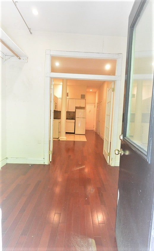 Primary Photo - 515 E 87th St
