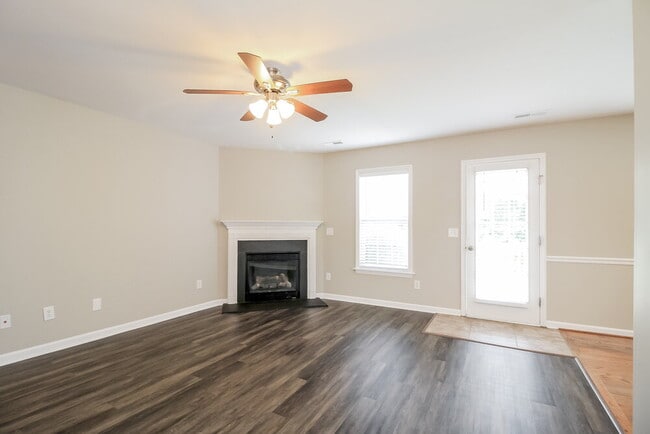 Building Photo - 3300 Trenchard Ln