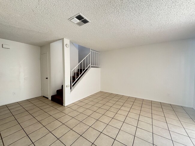 Building Photo - East Palmdale Townhouse