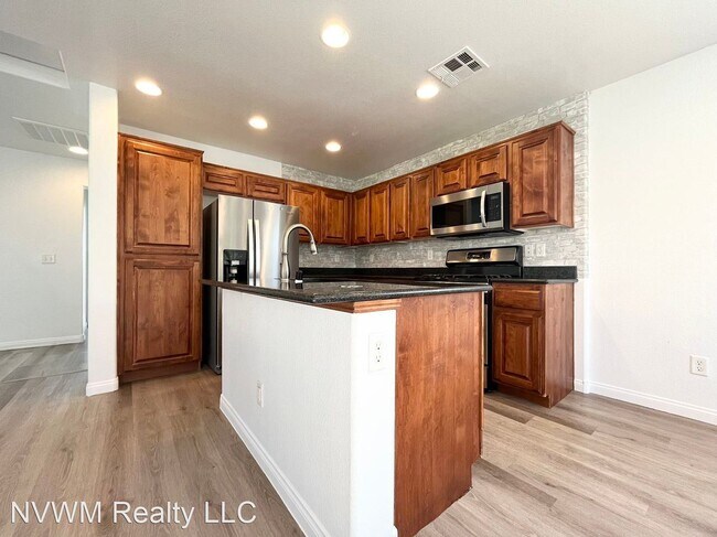 Foto del edificio - 4 br, 2.5 bath House - 10471 S Dapple Gray Rd