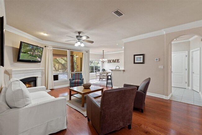 Foto del edificio - 102 Triton Ct