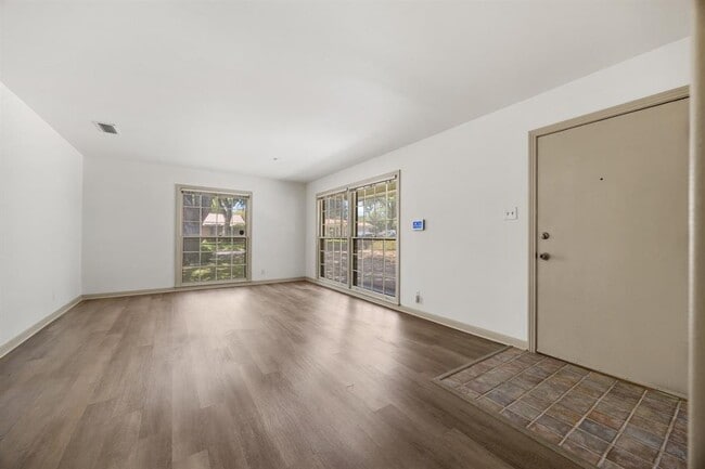 Building Photo - 1702 Ridgemont Dr