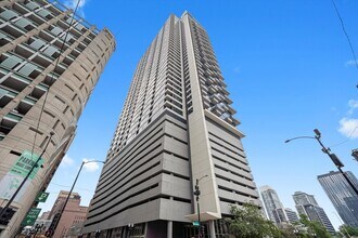 Building Photo - 235 W Van Buren St