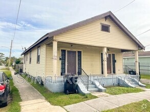 Building Photo - 1941 Independence St