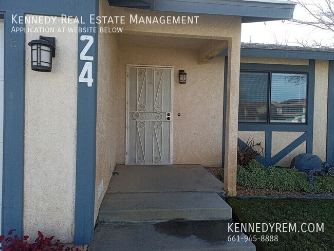 Building Photo - This Luxury 2+2 is Walking Distance to Ant...