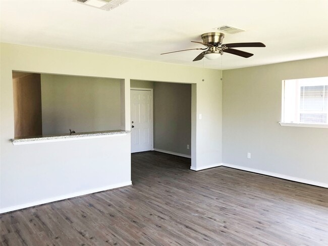 Building Photo - 509 Avenue J
