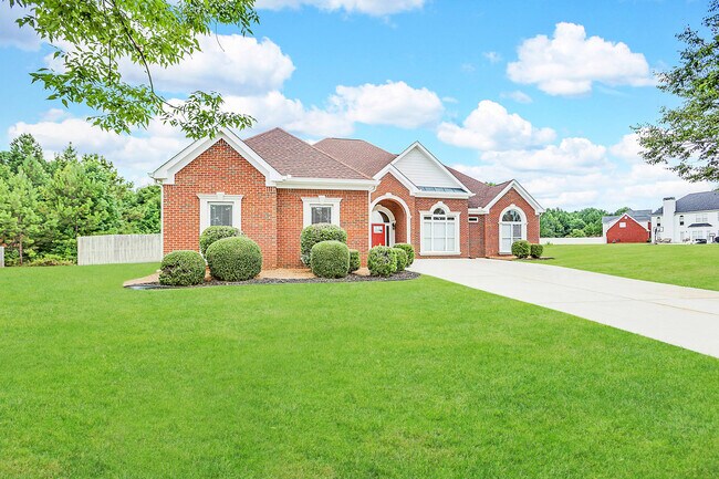 Building Photo - 1135 Rowanshyre Cir