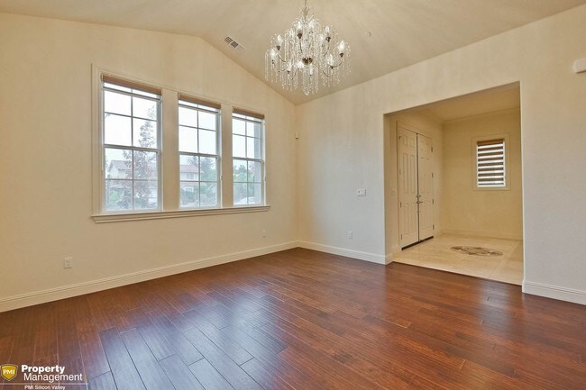 Building Photo - 734 Timberpine Ave