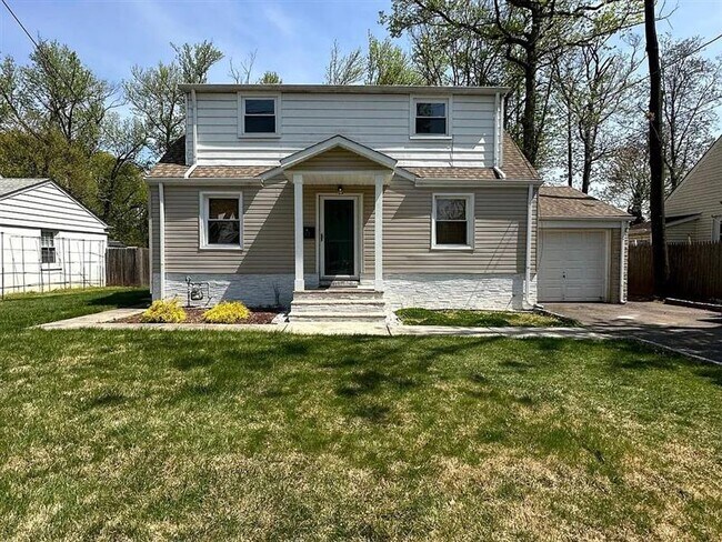 Building Photo - Roselle Lovely Homes