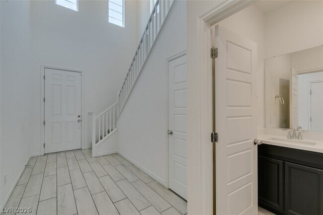 Foto del edificio - 6858 Greensmen Ave