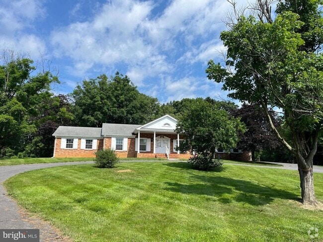 Building Photo - 2680 Northwestern Pike