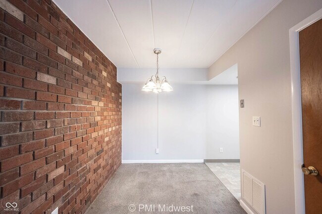 Foto del edificio - 324 Progress Rd