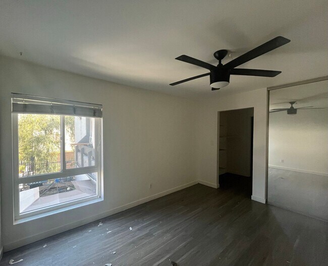 Foto del edificio - 9010 Tobias Ave
