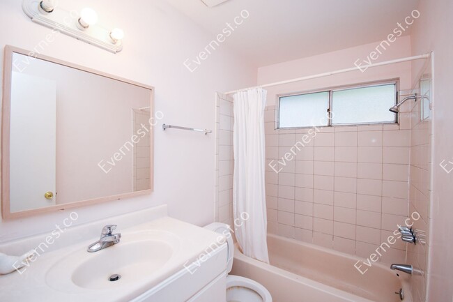 Building Photo - 2 Bed & 1.5 Bath Townhouse in San Jose, CA...