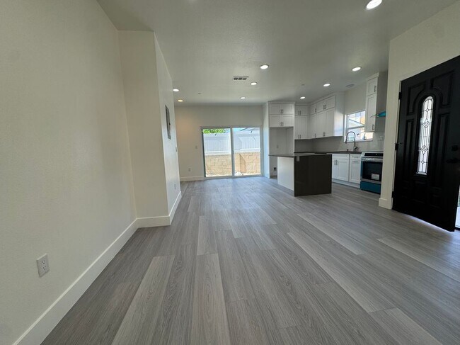 Foto del edificio - 7871 Glencoe Drive