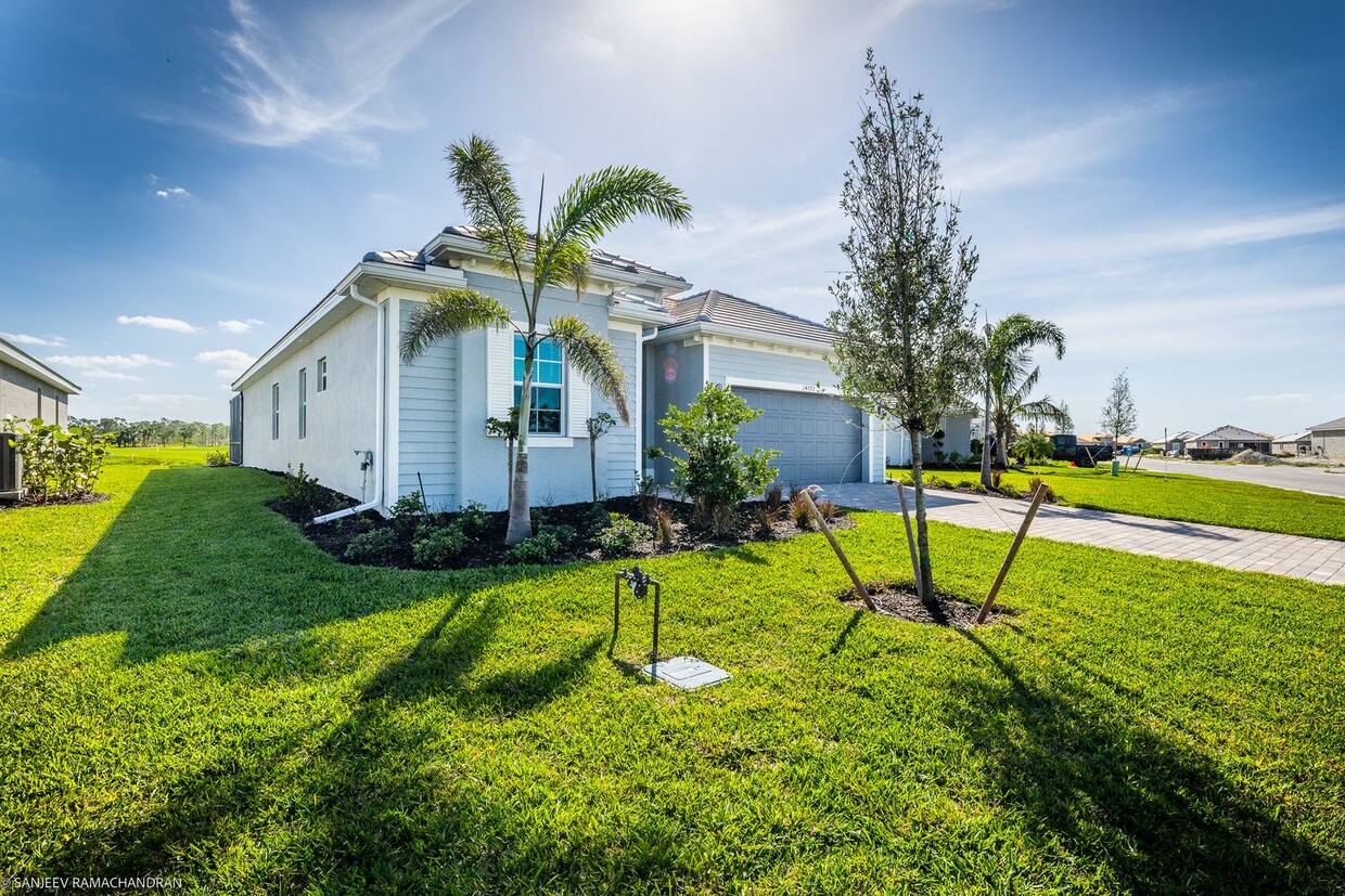 Primary Photo - PRICE DROP!! ALMOST NEW! SPACIOUS, 4-BEDRO...