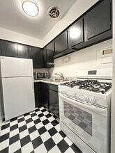 Building Photo - 736 W Buena Ave