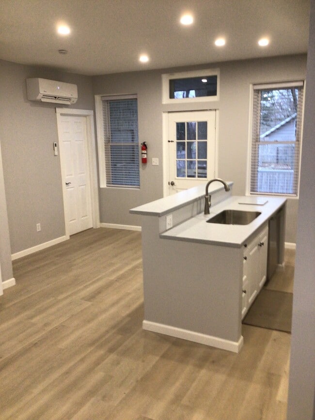 Kitchen - 85 E Terra Cotta Ave