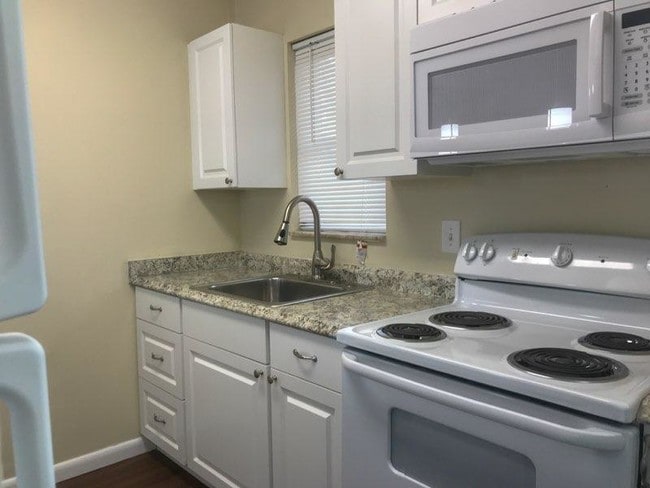 Foto del edificio - 5205 Eadie Pl