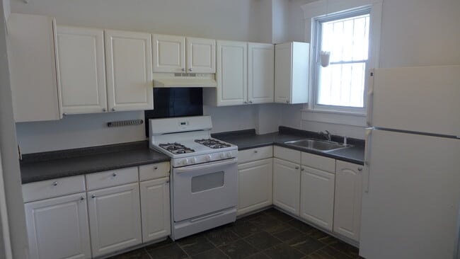 Building Photo - 341 E 28th St