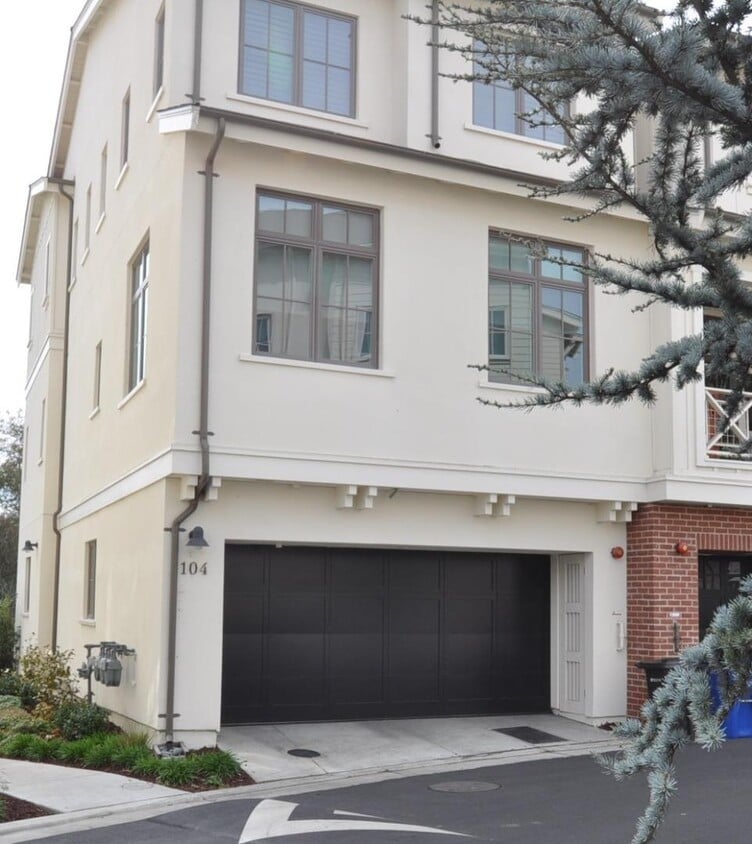 Primary Photo - 104 Lottie Ln