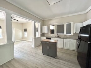 Building Photo - 1135 W Ridgewood Ct