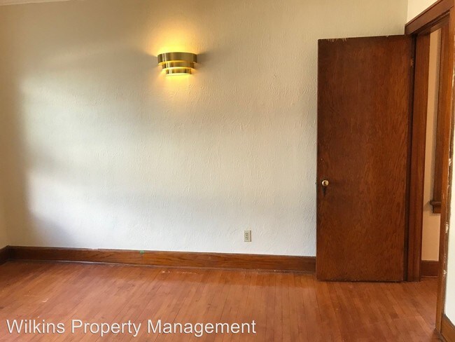 Foto del edificio - 421-425 W Washington St